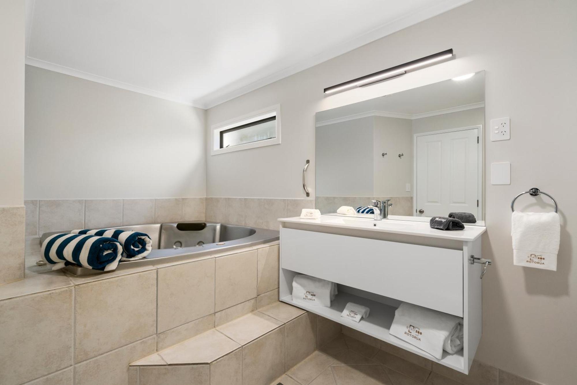 Stay 280 & Stay 284 Rotorua - Refurbished Modern Accommodation ภายนอก รูปภาพ