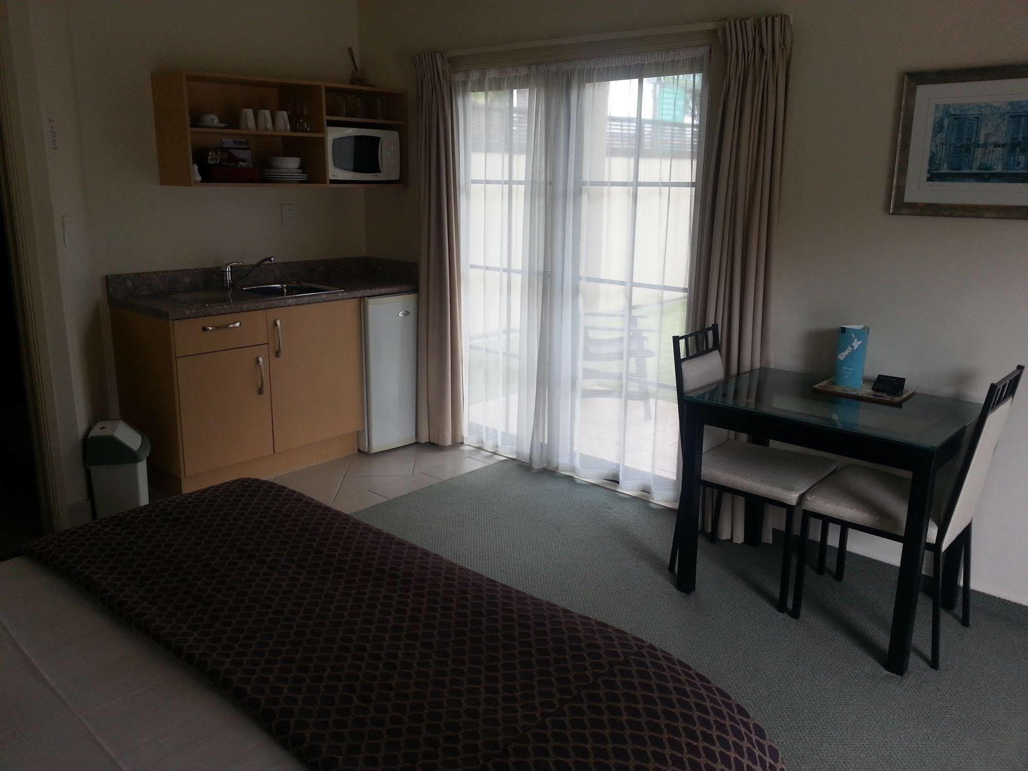 Stay 280 & Stay 284 Rotorua - Refurbished Modern Accommodation ภายนอก รูปภาพ